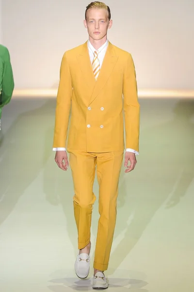 Look 3